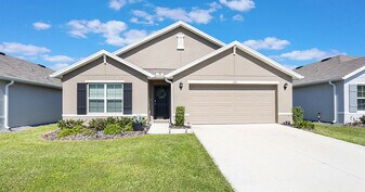 Bayport Place in Spring Hill, FL - Building Photo