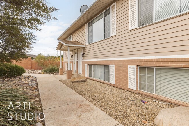 455 S 1100 E in Saint George, UT - Foto de edificio - Building Photo