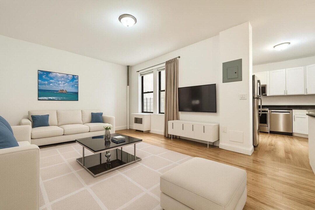 44 Bennett Ave in New York, NY - Building Photo