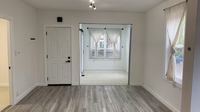 1829 W Ellen St, Unit 1 in Chicago, IL - Foto de edificio - Building Photo
