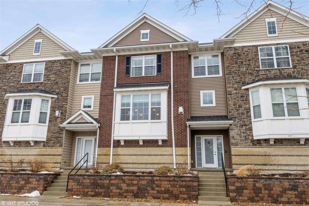 440 3rd Ave in Coralville, IA - Building Photo