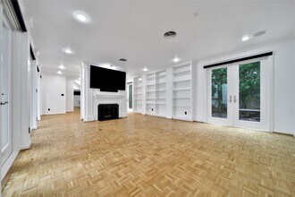 33 River Hollow Ln in Houston, TX - Building Photo - Building Photo