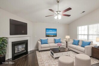 8145 Rosberg Ln, Unit 203 in Charlotte, NC - Building Photo - Building Photo