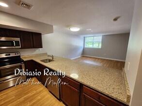 19 Pond St in Braintree, MA - Foto de edificio - Building Photo