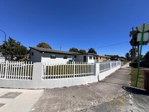 1631 NW 175th St in Miami, FL - Building Photo - Building Photo
