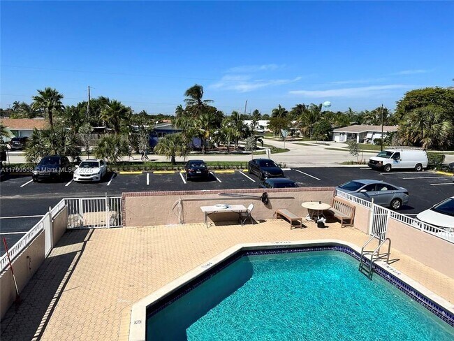 1100 SE 4th Ave in Deerfield Beach, FL - Building Photo - Building Photo