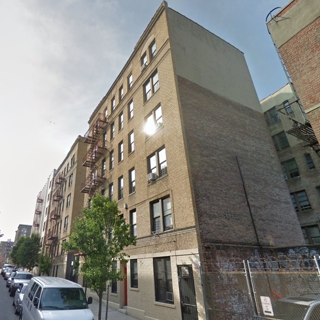 215 E 197th St in Bronx, NY - Building Photo - Building Photo