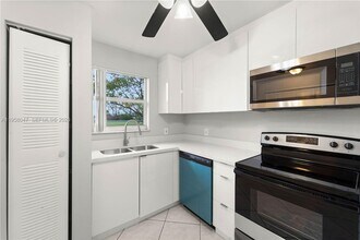 745 NW 3rd Ct in Hallandale Beach, FL - Building Photo - Building Photo