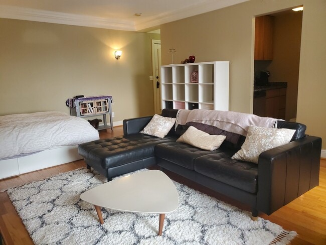 property at 15 E Kirby St