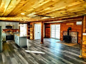 94 Cross Rd, Unit A in Westport, MA - Building Photo - Building Photo