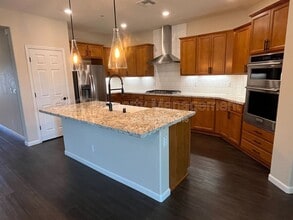 608 Somerset Way in Patterson, CA - Building Photo - Building Photo