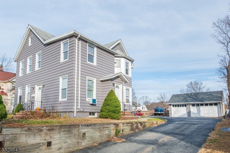 16 Main St in Bloomingdale, NJ - Foto de edificio