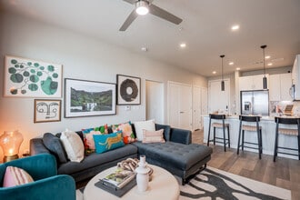 Delegate at City Point in North Richland Hills, TX - Foto de edificio - Building Photo