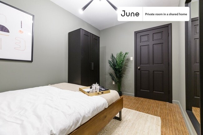 Private bedroom in 3 bed/1 bath Home in New York, NY - Building Photo - Building Photo