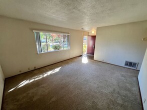 1571 Drake Dr in Davis, CA - Building Photo - Building Photo