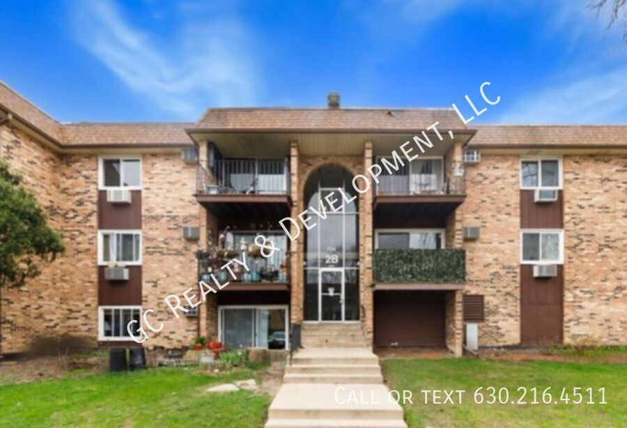 735 Hill Dr in Hoffman Estates, IL - Building Photo