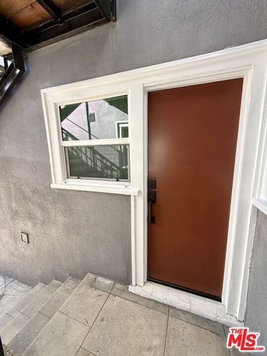 5526 Franklin Ave in Los Angeles, CA - Building Photo - Building Photo