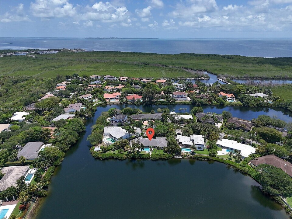 415 Rovino Ave in Coral Gables, FL - Building Photo