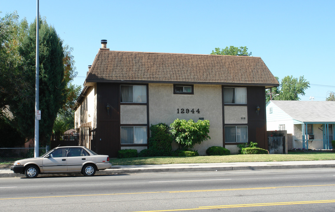 12944 Vanowen St in North Hollywood, CA - Building Photo