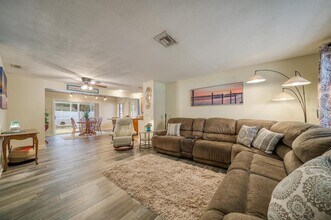 2202 Lauren Dr in Largo, FL - Building Photo - Building Photo