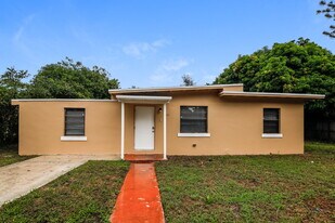 1161 NW 139th St in Miami, FL - Building Photo