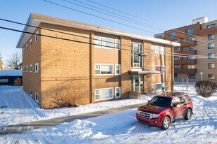 128 13 Av NW in Calgary, AB - Building Photo