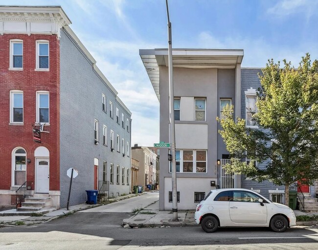 2105 E Madison St in Baltimore, MD - Building Photo - Building Photo