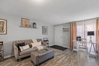 201 Cocheco Ct in Dover, NH - Building Photo - Building Photo