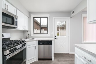 Hathaway Farms Townhomes at Northampton in Northampton, MA - Foto de edificio - Building Photo