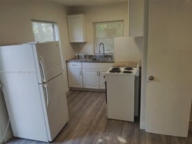 2645 NW 21st Ave in Oakland Park, FL - Building Photo