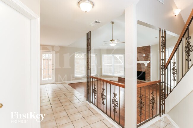 1105 Carrington Ct in Irving, TX - Foto de edificio - Building Photo