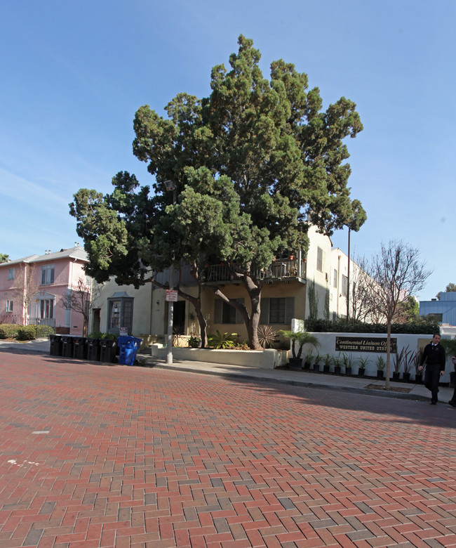 1318 N Berendo St in Los Angeles, CA - Building Photo - Building Photo