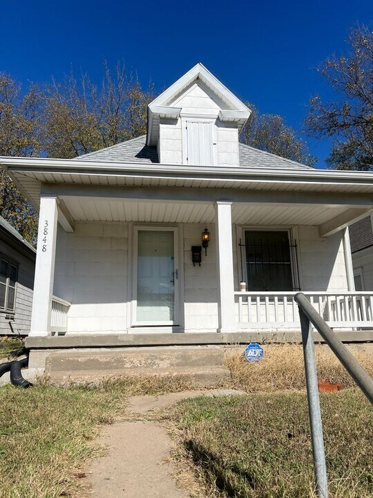 3848 E 9th Terrace in Kansas City, MO - Building Photo