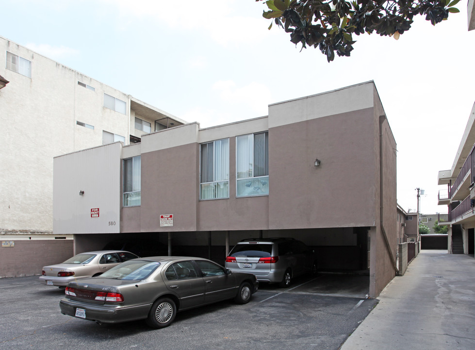 580 W Stocker St in Glendale, CA - Building Photo