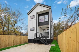 2207 Des Chaumes St in Houston, TX - Building Photo - Building Photo