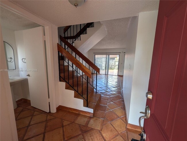 3811 SW 82nd Ave in Miami, FL - Building Photo - Building Photo