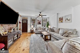 131 E Union St in West Chester, PA - Building Photo