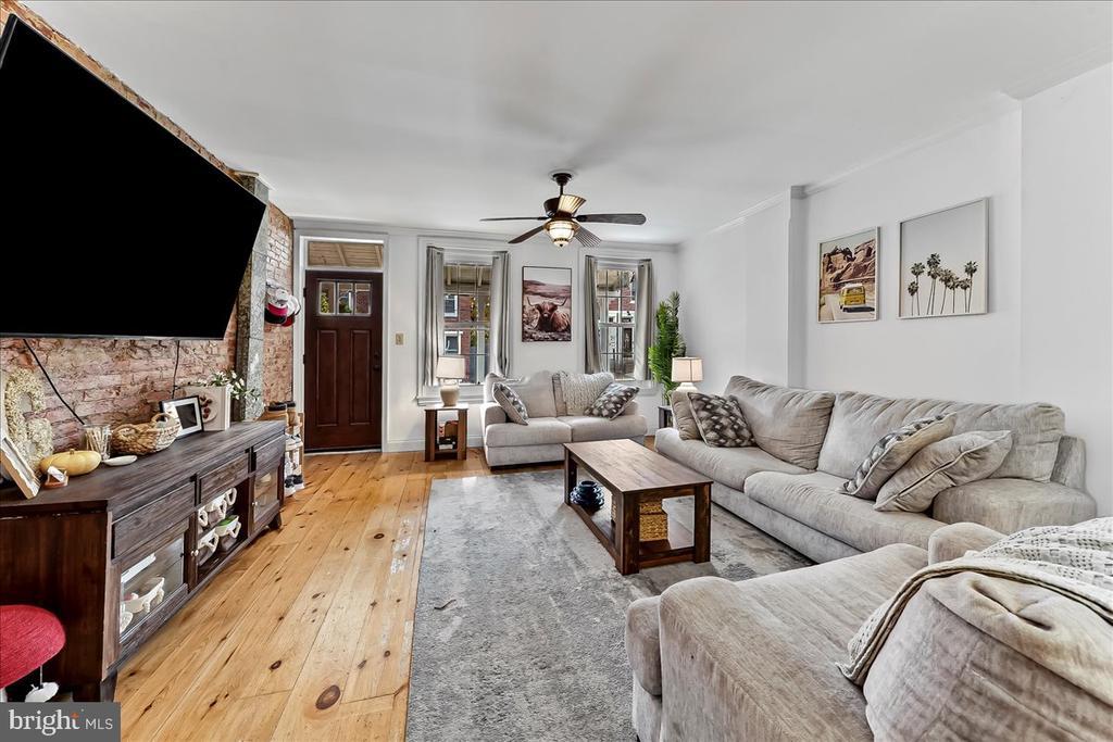 131 E Union St in West Chester, PA - Building Photo