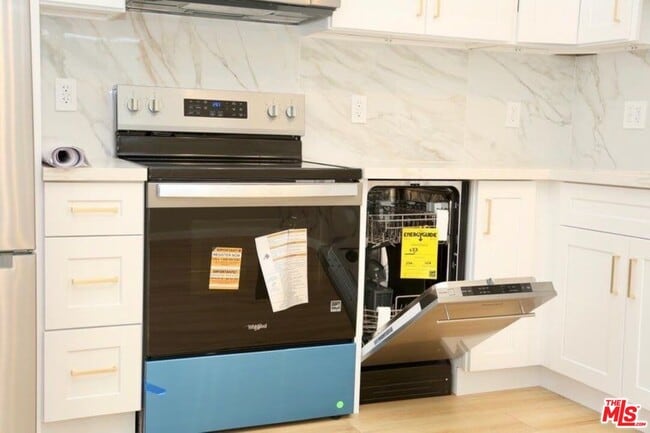 8235 Alcove Ave in Los Angeles, CA - Building Photo - Building Photo