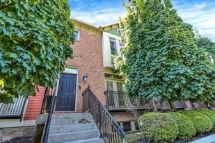 529 E New York St in Indianapolis, IN - Building Photo