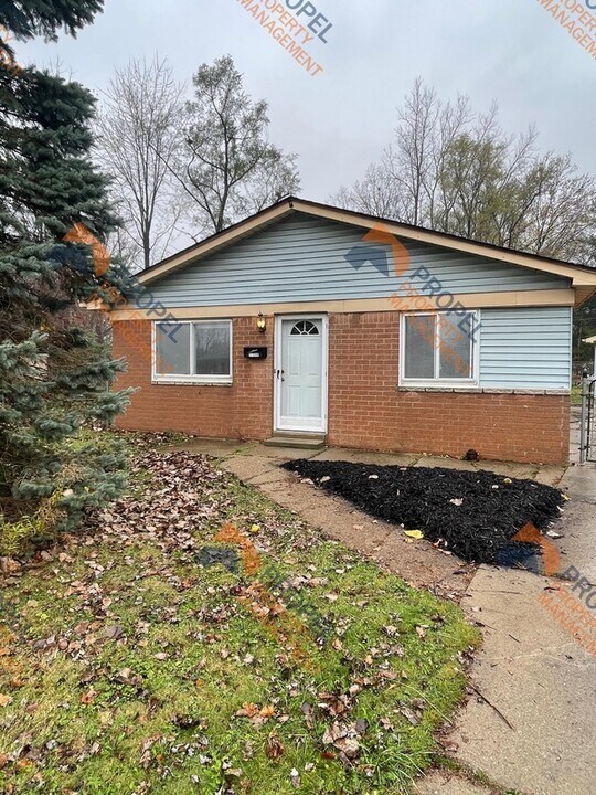 27048 Jeanette St in Taylor, MI - Building Photo