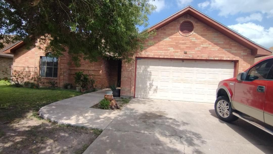 4834 Las Palomas St in Brownsville, TX - Building Photo