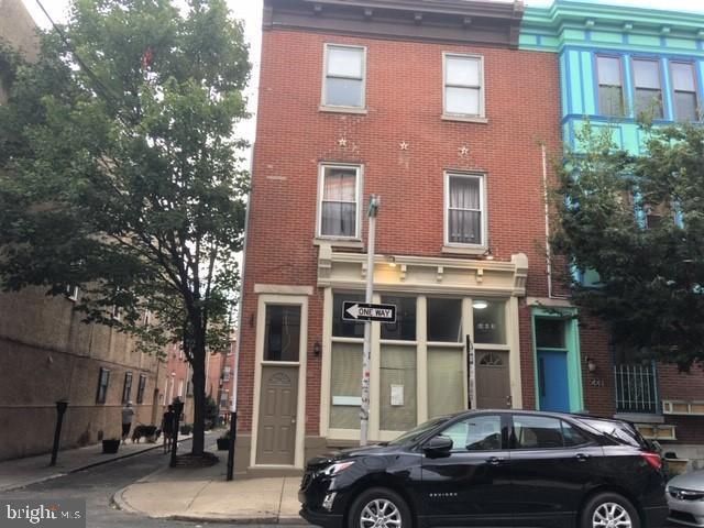443 Fairmount Ave in Philadelphia, PA - Building Photo