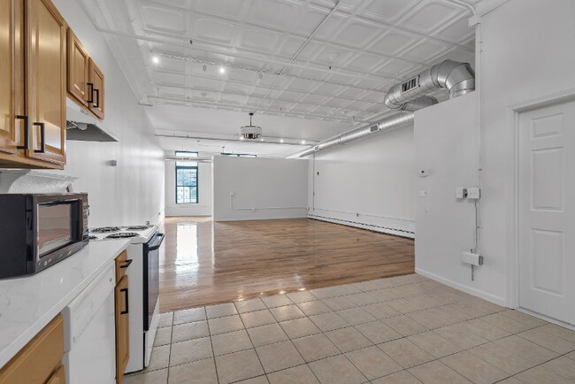83 Main St-Unit -5 in Woonsocket, RI - Building Photo - Building Photo