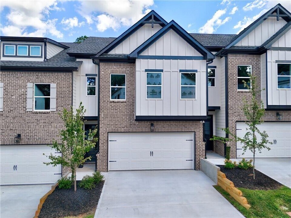 5724 Urban Vlg Wy in Tucker, GA - Building Photo