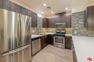 124 W Colorado St in Glendale, CA - Building Photo - Building Photo