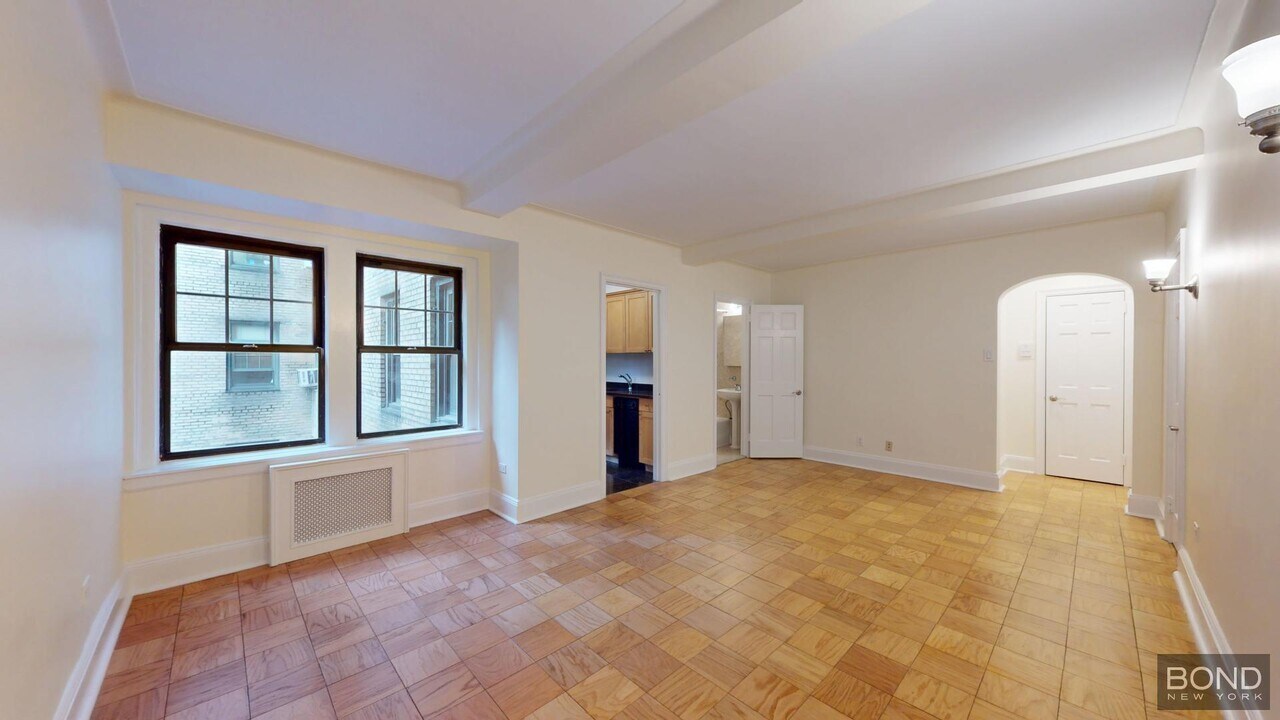 95 Christopher St in New York, NY - Building Photo