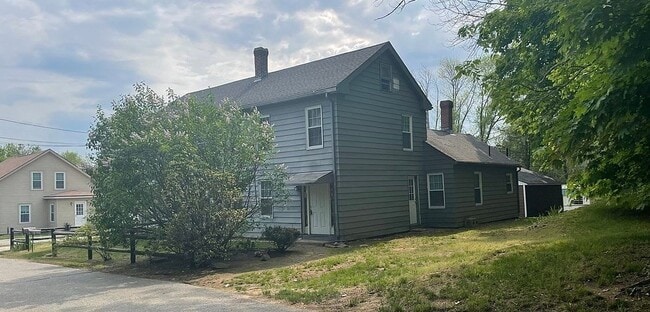 27-29 Snell St, Unit 29 Snell Street in Sturbridge, MA - Building Photo - Building Photo