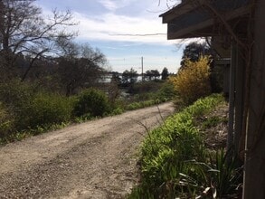 2 Pine Hill Rd in Bourne, MA - Foto de edificio - Building Photo