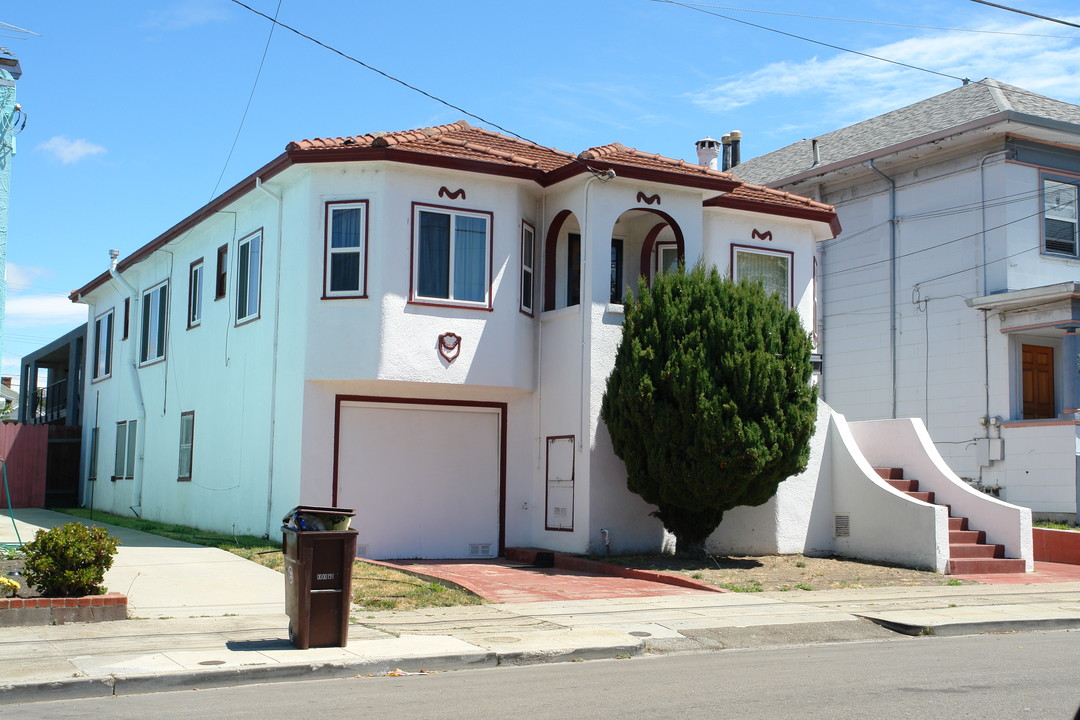 680 42nd St in Oakland, CA - Building Photo